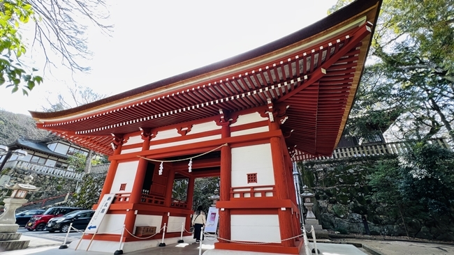 吉備津神社は桃太郎のお話の元になったと言われ本殿は国宝なんです。