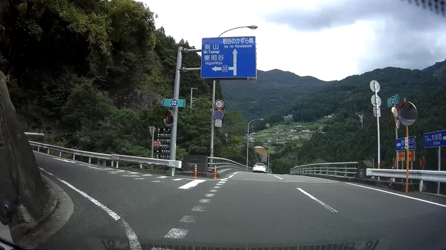 剣山へ、かずら橋、祖谷そば、かかしの里を巡り涼を求めドライブ