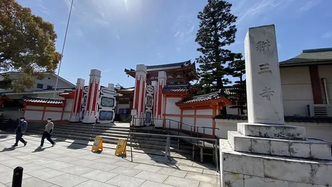 耕三寺 圧倒的スケールの入り口