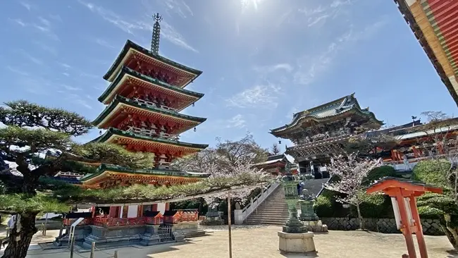 耕三寺 存在感ある五重塔