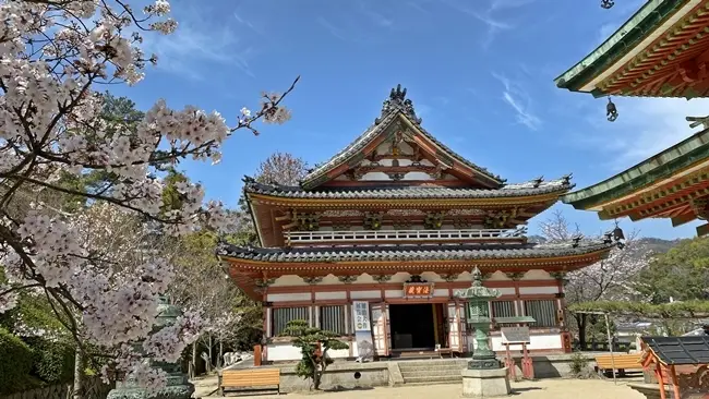 耕三寺 法宝蔵・僧宝蔵
