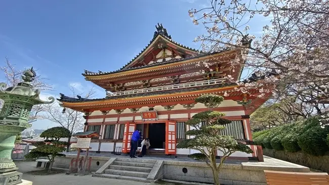 耕三寺 法宝蔵・僧宝蔵