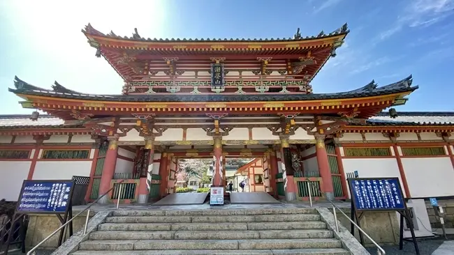 耕三寺 奈良・法隆寺を原型とした重厚な「中門」