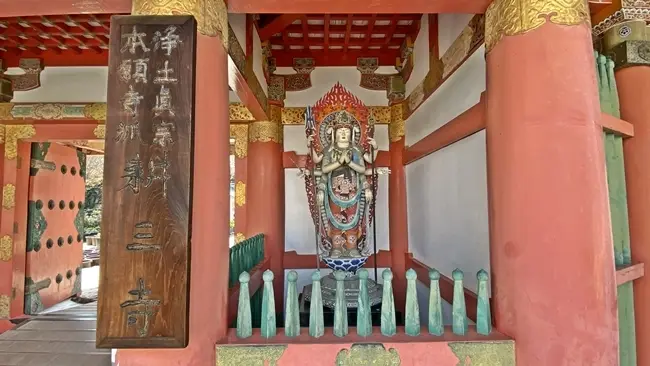 耕三寺 中門にある銅像