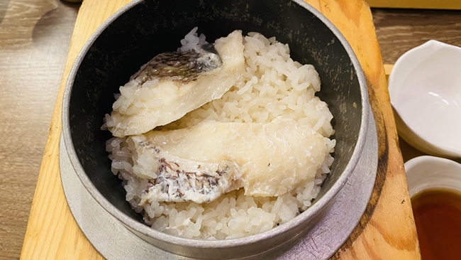 松山鯛めしは釜飯で食べる。出汁が染み込んだご飯が美味しい！