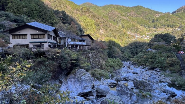 ゆの森 仁淀川町の日帰り温泉 中津渓谷では四季折々の風景を楽しみ過ごす静かなひととき