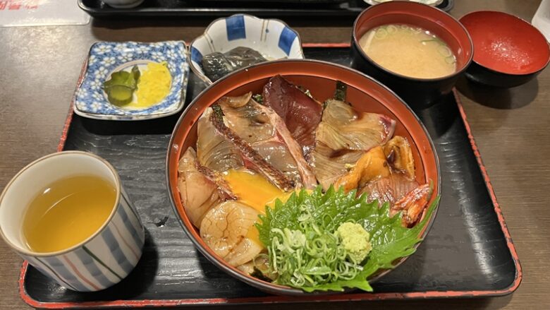 須崎市 ランチ お魚が美味しい魚貴 漬け丼 鯛の刺身 海鮮丼など
