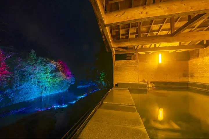 松葉川温泉 露天風呂から見える風景をライトアップ