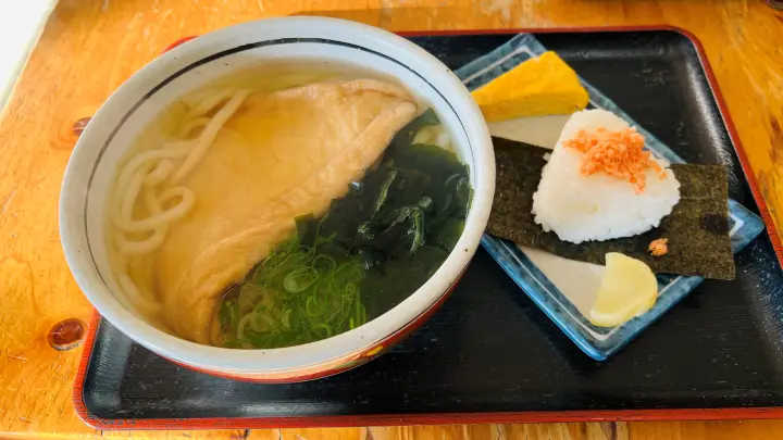 レストパークいの 朝食 定食モーニングが人気 産直や特産品もあります。