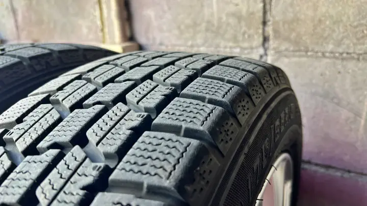 グッドイヤー アイスナビ7を3シーズン使った感想 寿命や摩耗状況と長持ちさせる保管術