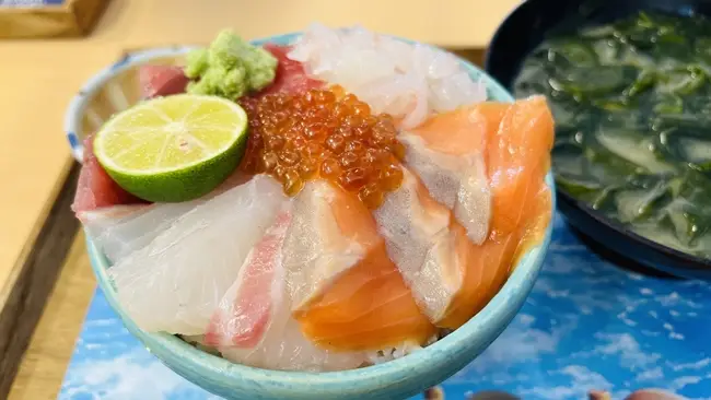 道の駅くるくるなると 海鮮丼・スイーツが大人気 混雑するけど食べたい絶品グルメ