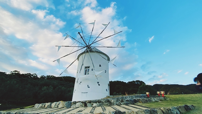 道の駅 小豆島オリーブ公園 ギリシャ風車の前で写真を撮ろう