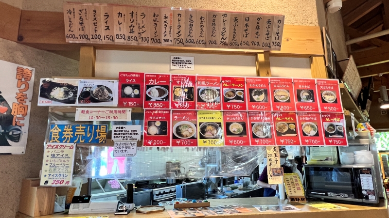 道の駅 田野駅屋 レストランのすりみ天・塩アイスが人気 車中泊もできそうです。