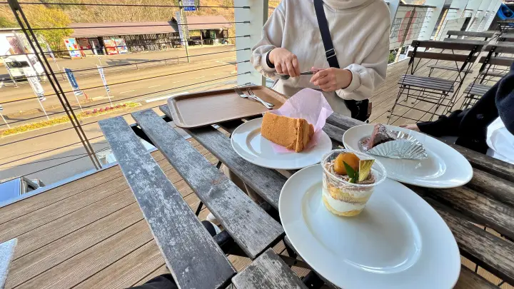 【道の駅 よって西土佐】四万十川沿いドライブの休憩・食堂・ケーキ・お土産が揃う人気スポット