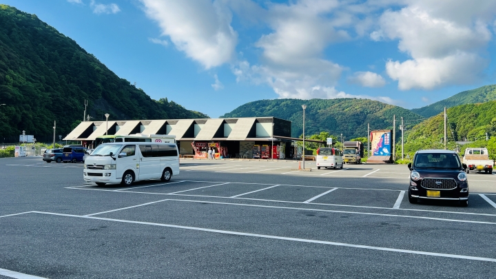 道の駅なぶら土佐佐賀 駐車場 車中泊
