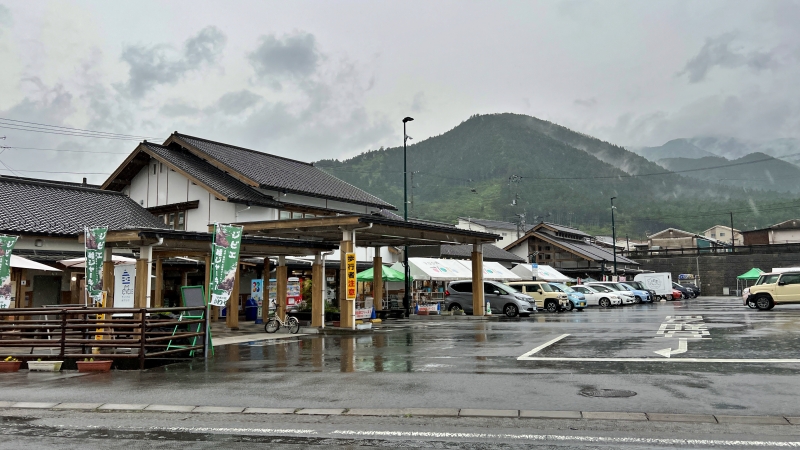 道の駅 天空の郷さんさん 車中泊もできてランチも楽しめる 国道33号線沿い