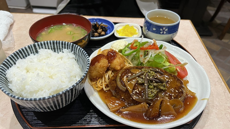 洋ふう食堂トラとフライパン オムライスがおすすめ 高知市はりまや橋近くにある街の洋食屋さん