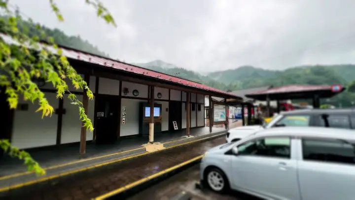 道の駅みかわ 駐車場内にあるトイレ いつも綺麗に掃除されています。