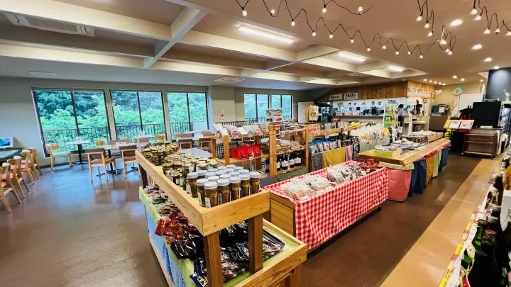 道の駅みかわ 久万山食堂 閉店後もイートインスペースと利用可能