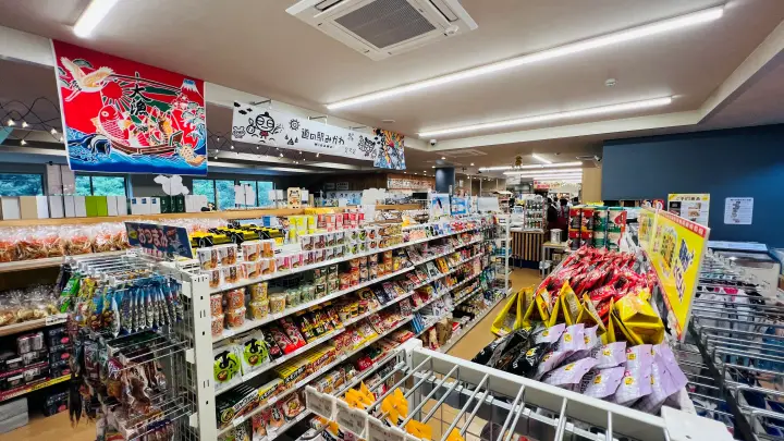 道の駅みかわ コンビニは非常に助かります。