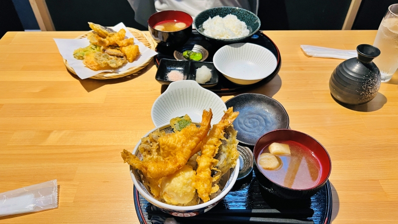 天ぷら すぐる 旬の新鮮な食材を使った天丼ランチ 高知市