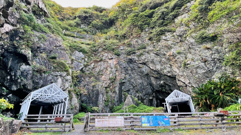 御厨人窟 (みくろど)  から見える空と海が神秘的 室戸岬にある「弘法大師 空海ゆかりの地」