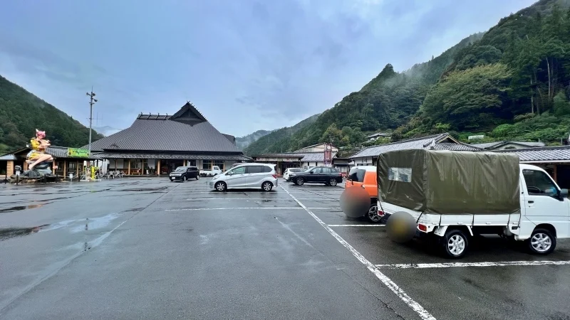 道の駅 日吉夢産地 美人な鬼がお出迎え 車中泊もできそうです。