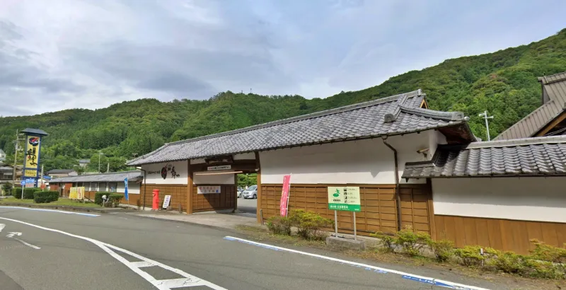 道の駅 日吉夢産地 美人な鬼がお出迎え 車中泊もできそうです。