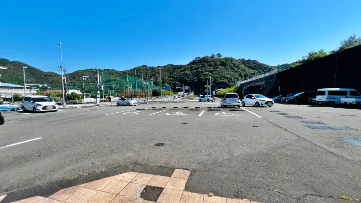道の駅 かわうその里すさき 車中泊 駐車場情報 施設側から見た第一駐車場