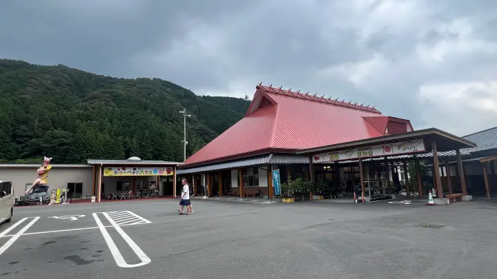 道の駅日吉夢産地の施設と周辺の様子