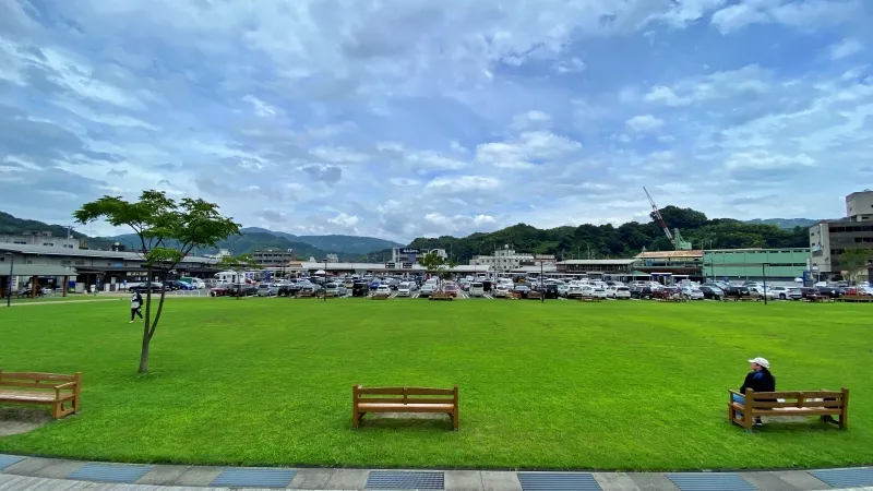 道の駅 八幡浜みなっと 名産のみかん・新鮮海産物が大人気 広い駐車場で車中泊