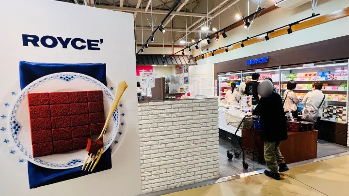 【宇和島】道の駅きさいや広場 ロイズ直営店やソフトクリーム フードコートで海鮮丼・鯛めし・じゃこ天を堪能 車中泊できる？