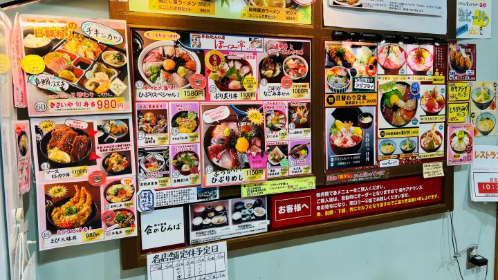 【宇和島】道の駅きさいや広場 ロイズ直営店やソフトクリーム フードコートで海鮮丼・鯛めし・じゃこ天を堪能 車中泊できる？