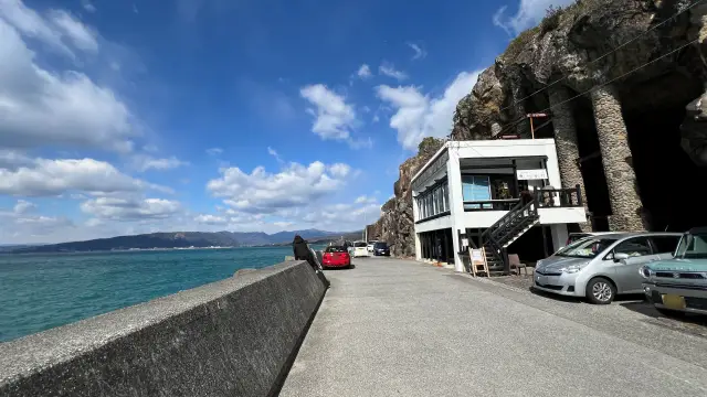 一音灯 海鮮丼がボリューム満点で大人気 海の絶景を眺めながらランチ