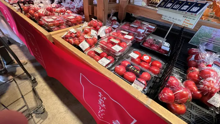 村の駅ひだか 特産のトマト