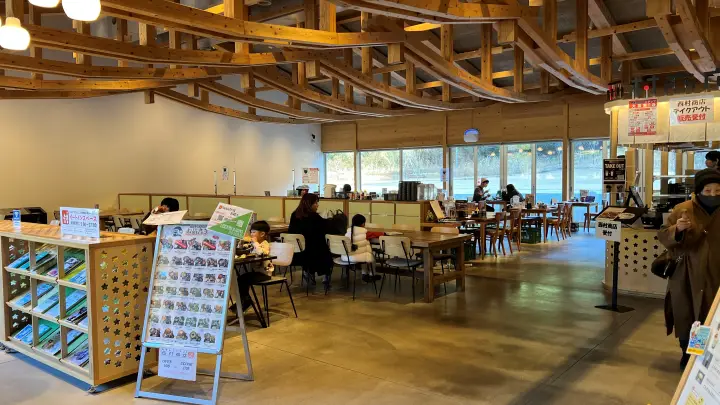 まきのさんの道の駅・佐川 西村食堂のレストランや遊具公園で子供が遊べる 車中泊もできそうです。