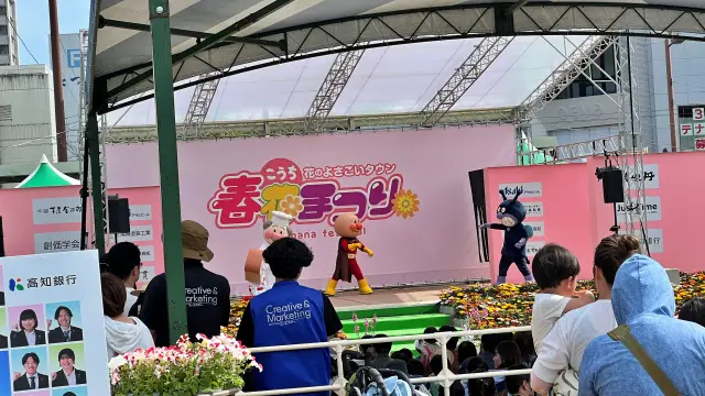 高知市中心街を散策したGW ひろめ市場 高知城 春花まつり 風工房イチゴアイス