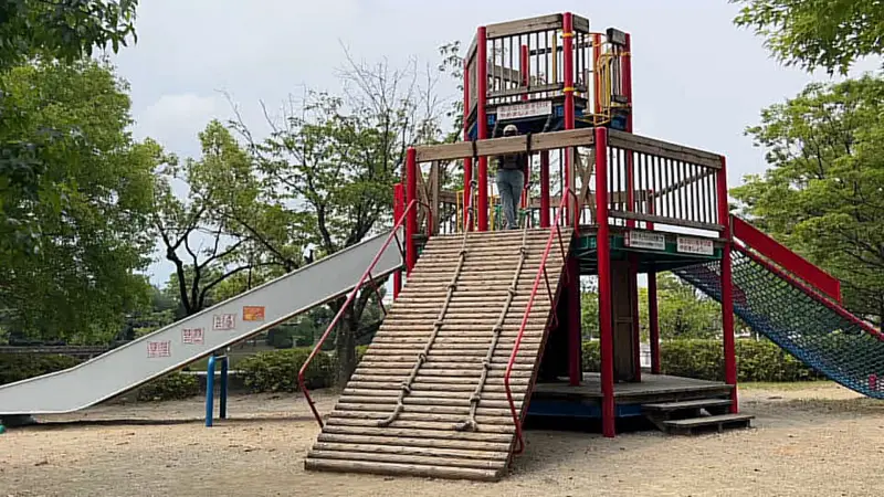 わんぱーくこうち 無料の動物園 遊具や滝で水遊び 家族みんなで楽しもう!