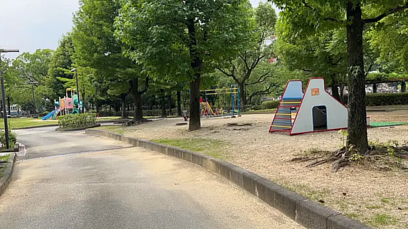 わんぱーくこうち 無料の動物園 遊具や滝で水遊び 家族みんなで楽しもう!