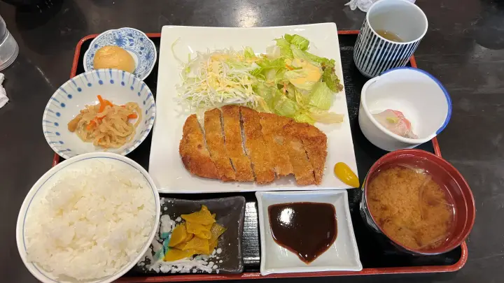 津野郷 居酒屋ランチが楽しめる高知市中心街近く 昼も夜も人気