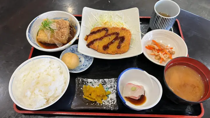 津野郷 居酒屋ランチが楽しめる高知市中心街近く 昼も夜も人気