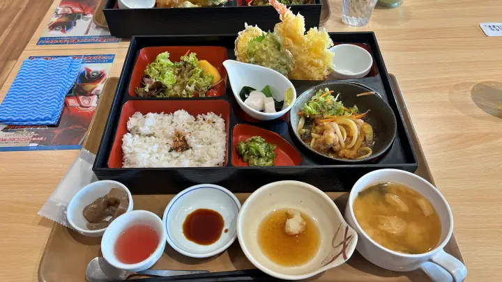 せんだんの木 高知市役所 ランチ 豊富なメニューで人気