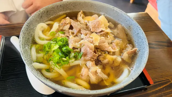 藤家のうどんが最強 コシ強麺と変わり種にハマる人続出中 枡形商店街にある大人気店