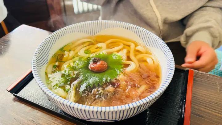 藤家 枡形商店街にある手打うどん店 コシのある麺と味も美味しくて人気