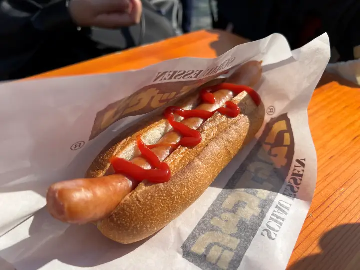 シャウエッセンホットドッグが旨すぎた エスコンフィールド名物がキッチンカーで登場