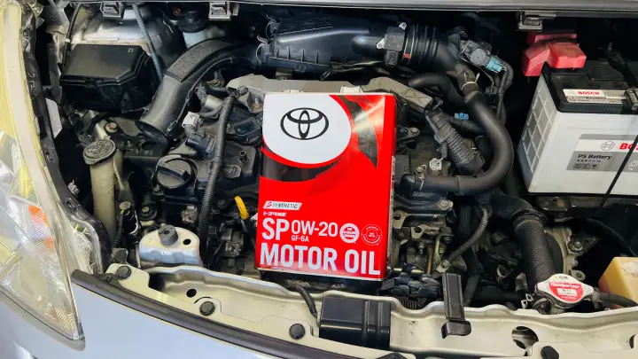 トヨタ純正オイル0W-20 ラクティスのオイル量