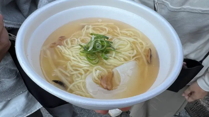 「すがた煮フカヒレらーめん」が安く食べられる「鮫麺屋」