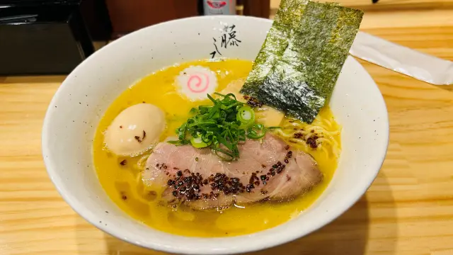藤しろ 鶏白湯ラーメン つけ麺が大人気 高知市北御座