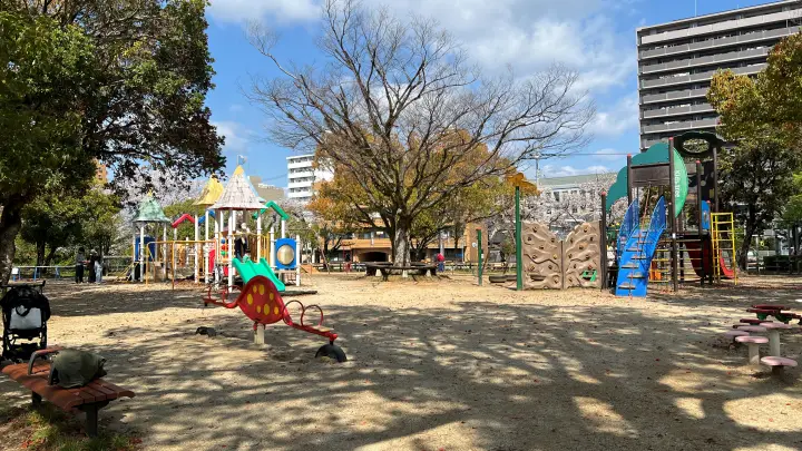【城西公園】高知城裏にある大きな公園で桜を見ながら子供も遊べる