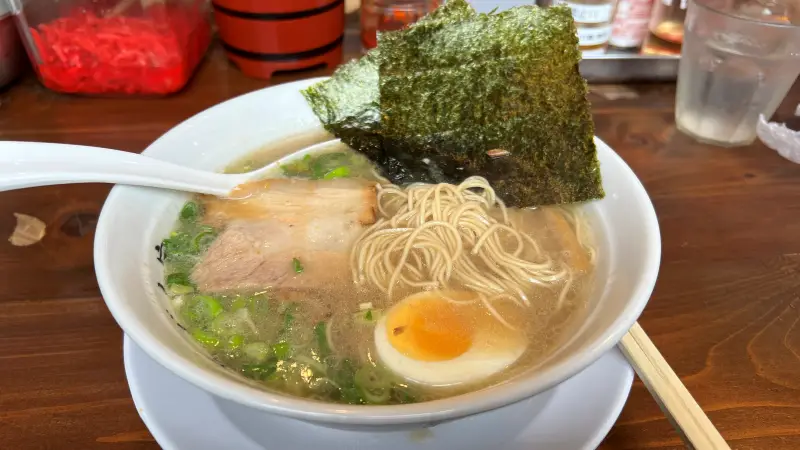 あぐら屋 とんこつラーメンが人気 行列必須 高知の隠れ家的お店
